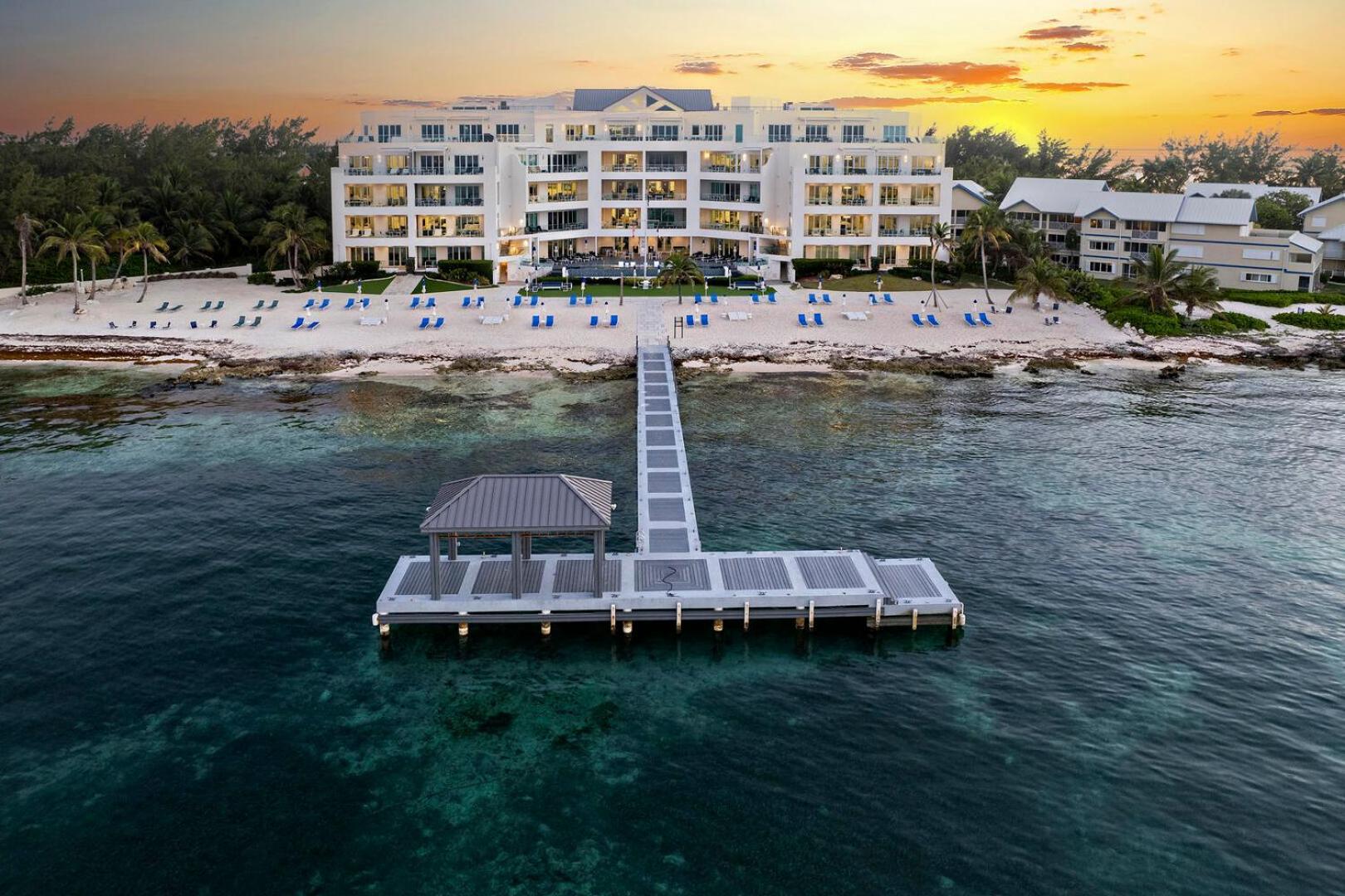 Rum Point Resort 501 Penthouse Driftwood Village Exterior photo